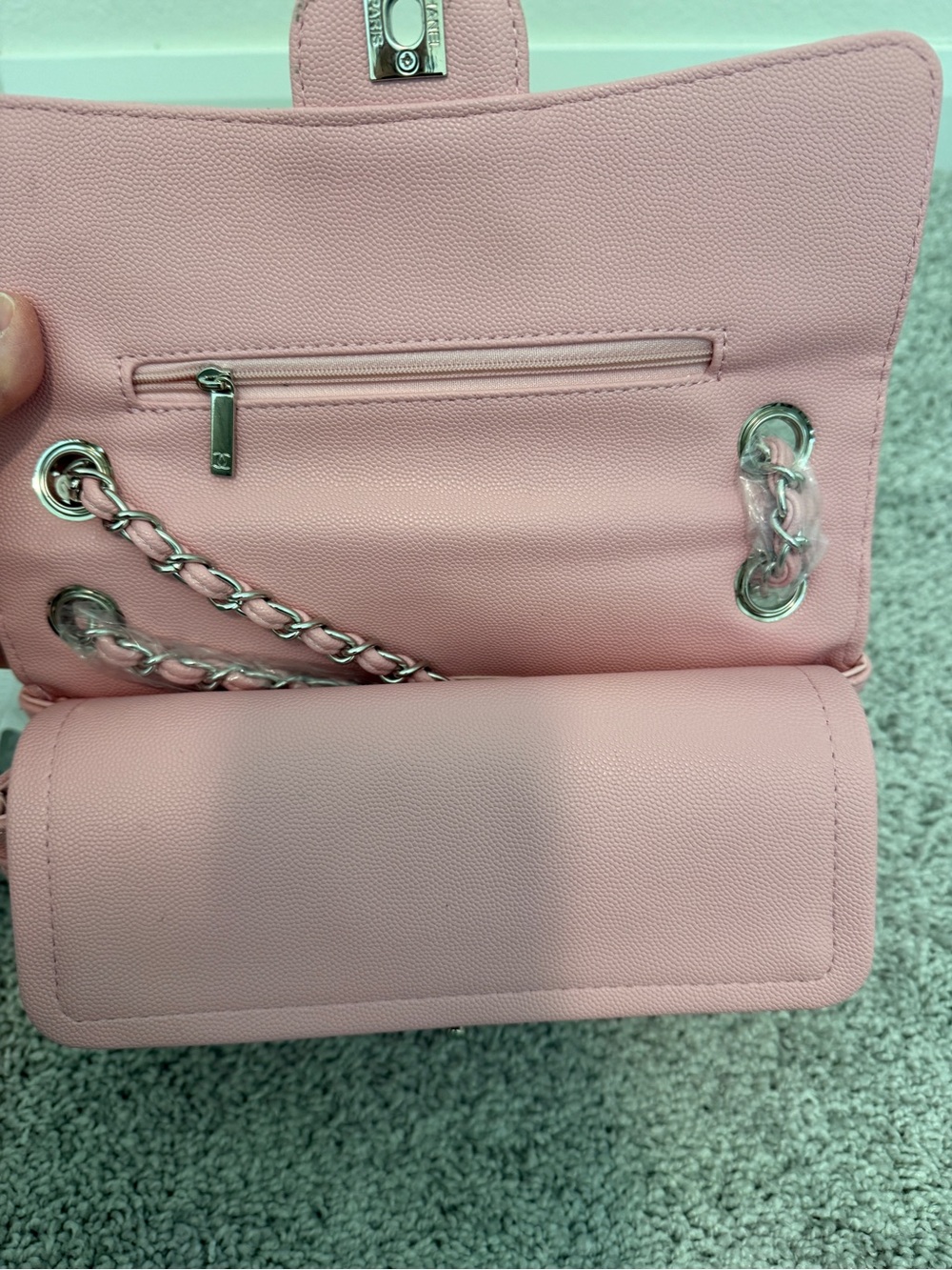 INSPIRED… Pink Quilted Chain-Handle Shoulder Bag with silver hardware - Picture 6 of 7
